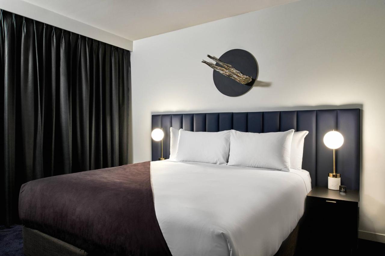 Midnight Hotel, Autograph Collection Canberra Exterior foto A bedroom at the hotel