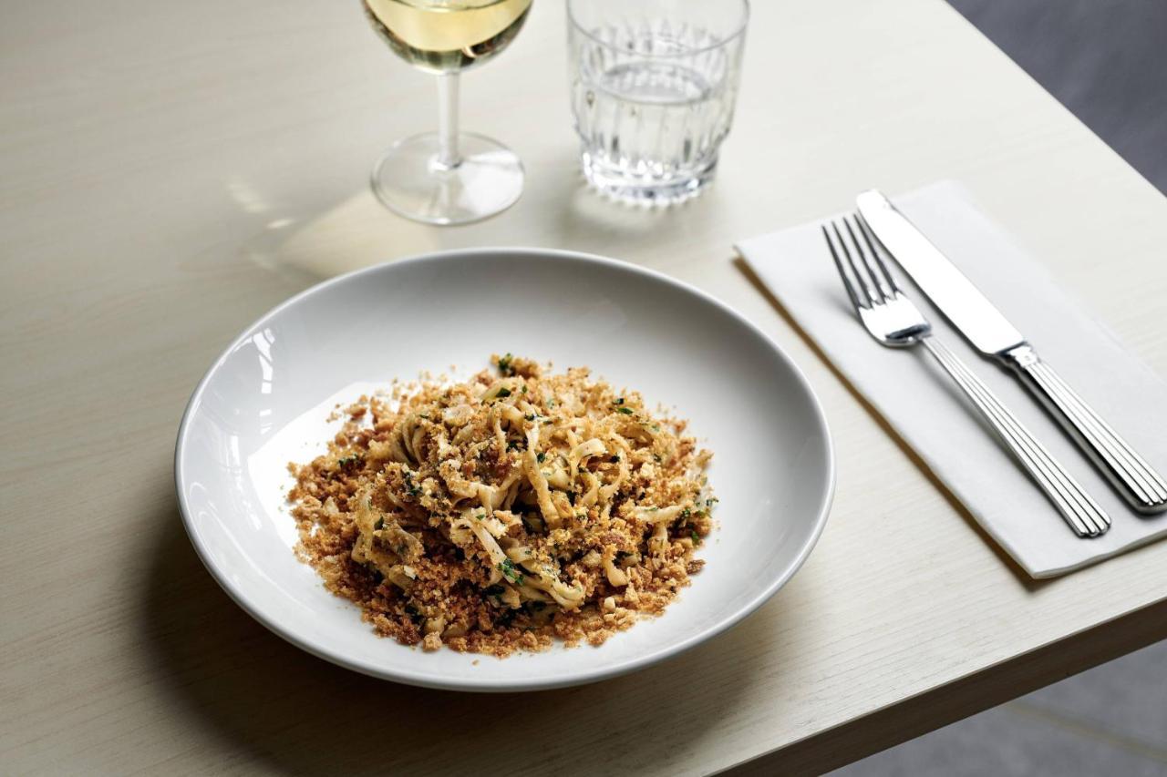 Midnight Hotel, Autograph Collection Canberra Exterior foto A plate of pasta