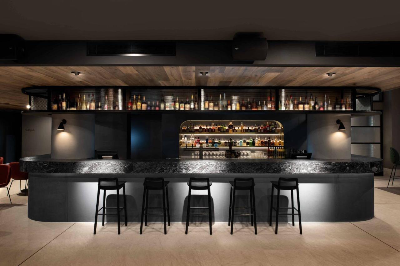 Midnight Hotel, Autograph Collection Canberra Exterior foto The bar at the restaurant