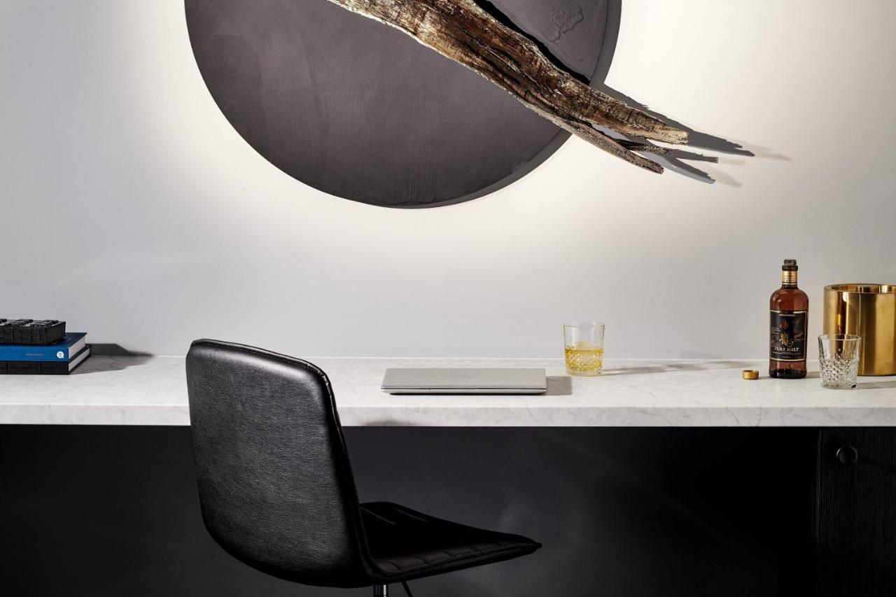 Midnight Hotel, Autograph Collection Canberra Exterior foto The "Moon" pendant light