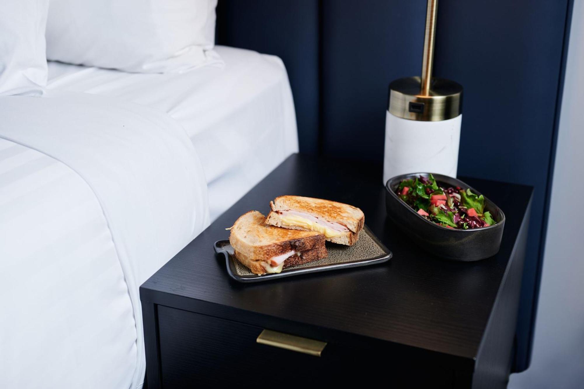 Midnight Hotel, Autograph Collection Canberra Exterior foto Room service at the London West Hollywood