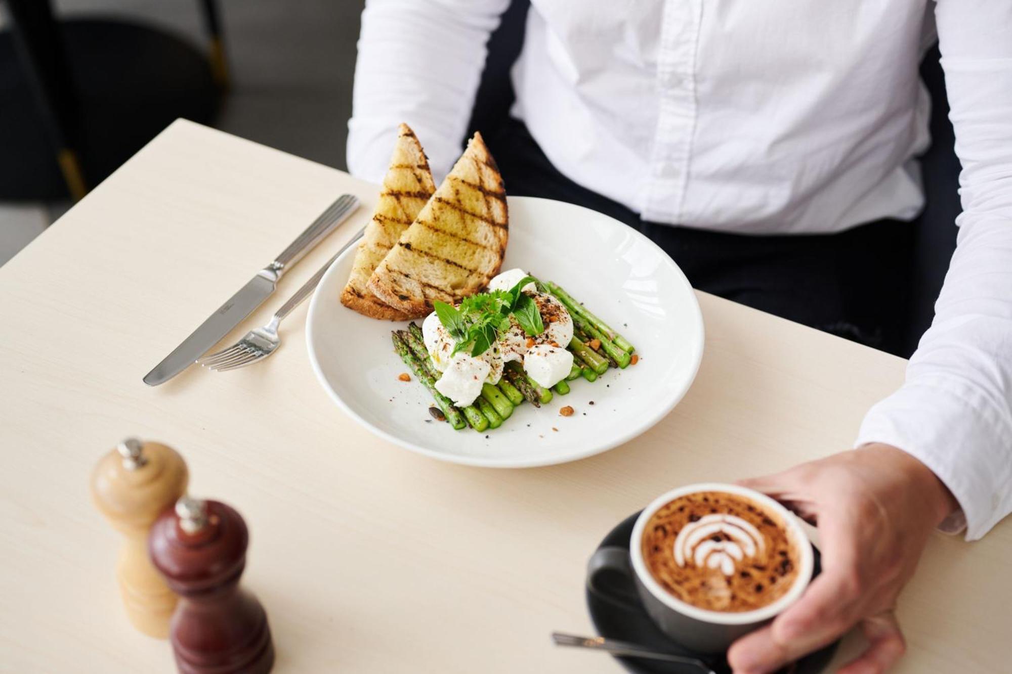 Midnight Hotel, Autograph Collection Canberra Exterior foto Asparagus and poached egg