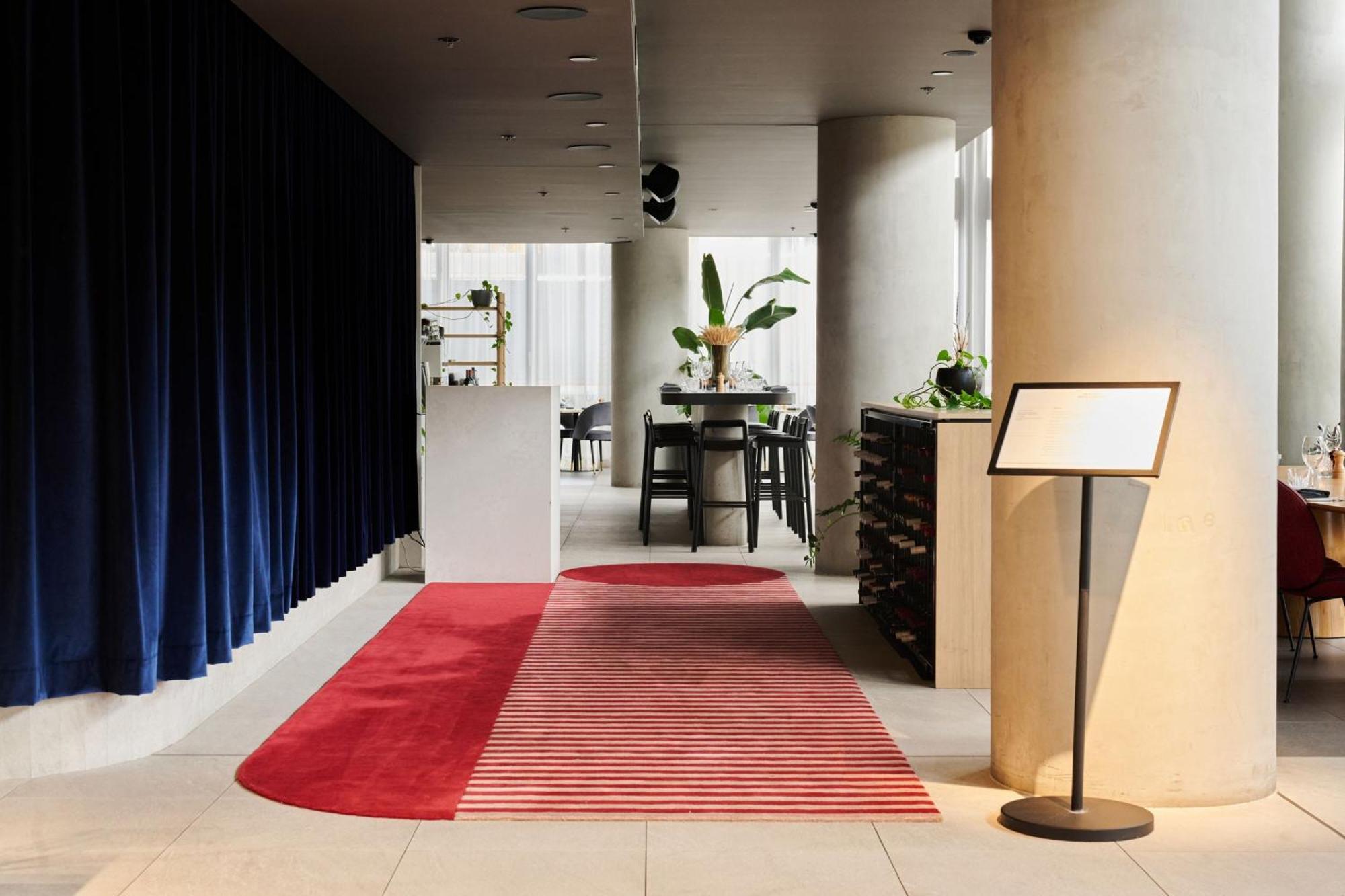Midnight Hotel, Autograph Collection Canberra Exterior foto Entrance to the restaurant