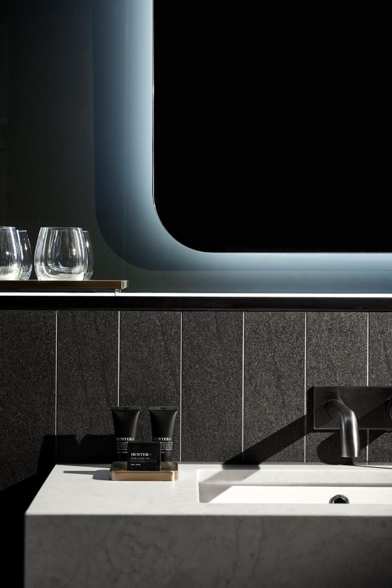 Midnight Hotel, Autograph Collection Canberra Exterior foto A kitchen with a black granite countertop